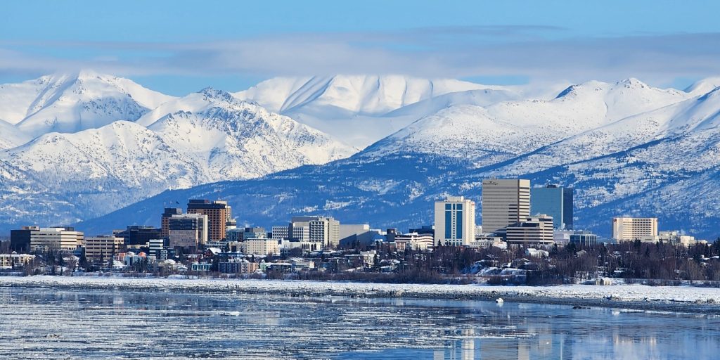 Snow town Anchorage, Alaska, the United States of America is one of many people's dream to visit due to its scenery, culture, culinary.